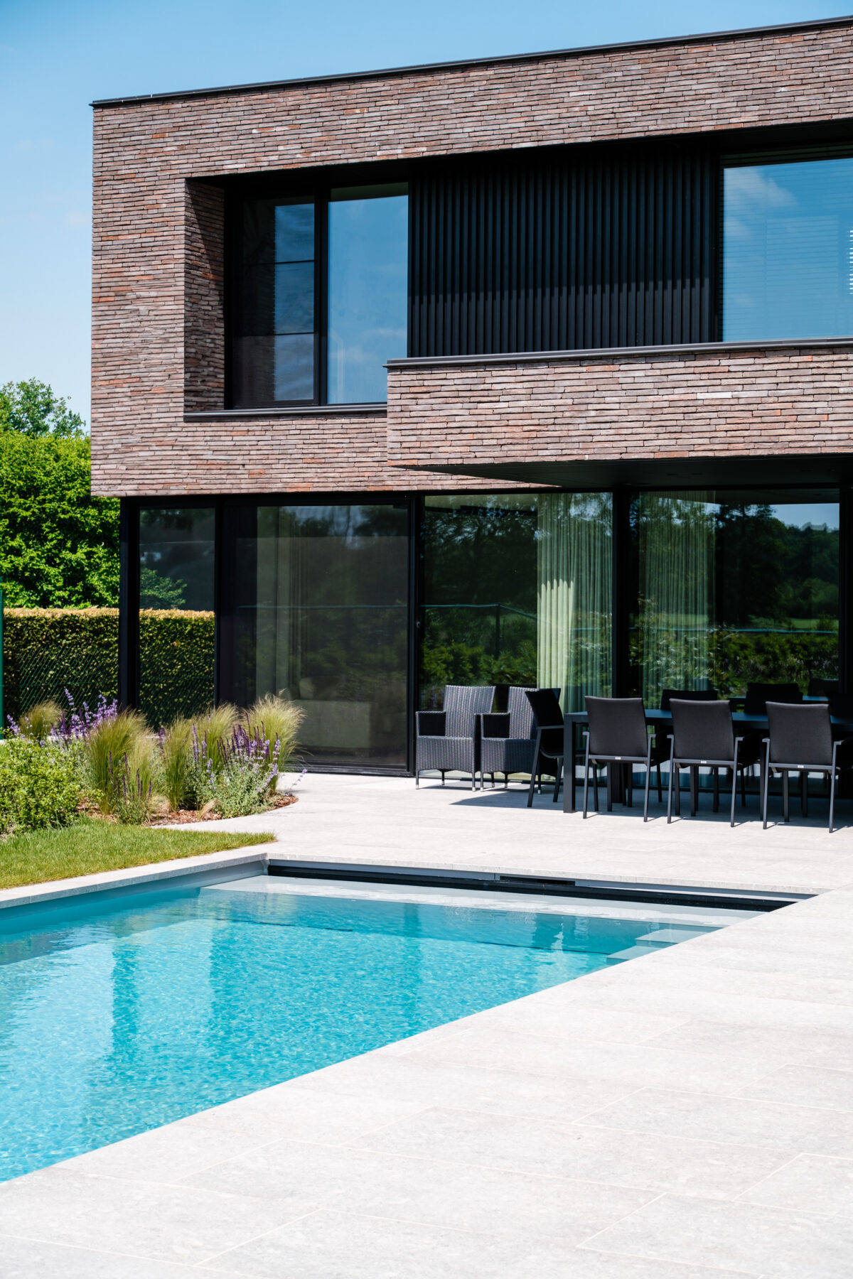 residentie hasselt architectuur baksteen aluminium gevelbekleding, zwembad, overdekt terras